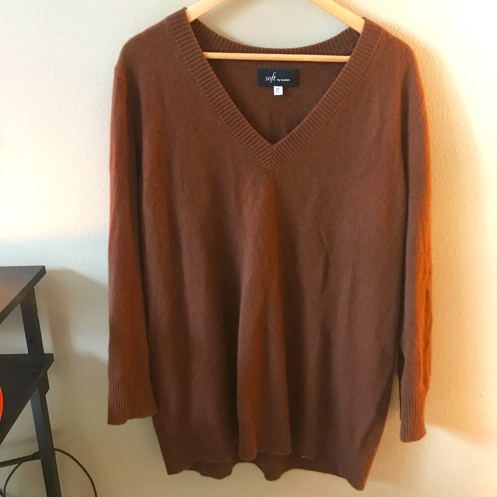 100% Cashmere tunic-length v neck sweater